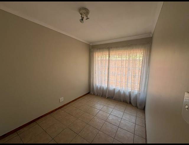 2 BEDROOM PROPERTY TO RENT IN ROOIHUISKRAAL